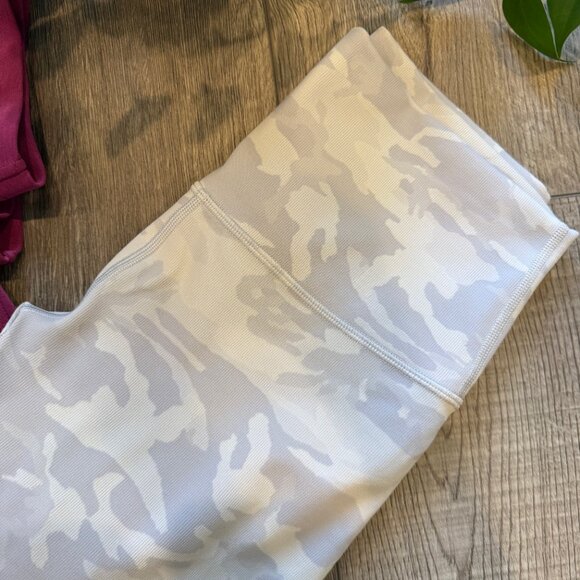 ✨ Lululemon Wunder Under High-Rise Crop 23” | Incognito Camo Alpine White ✨ - Picture 9 of 13